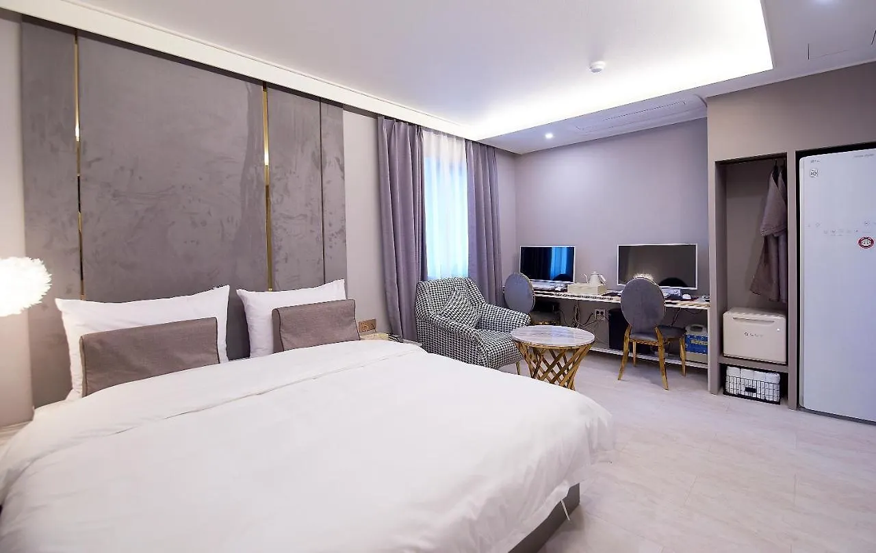 Denbasta Signature Hotel Puszan